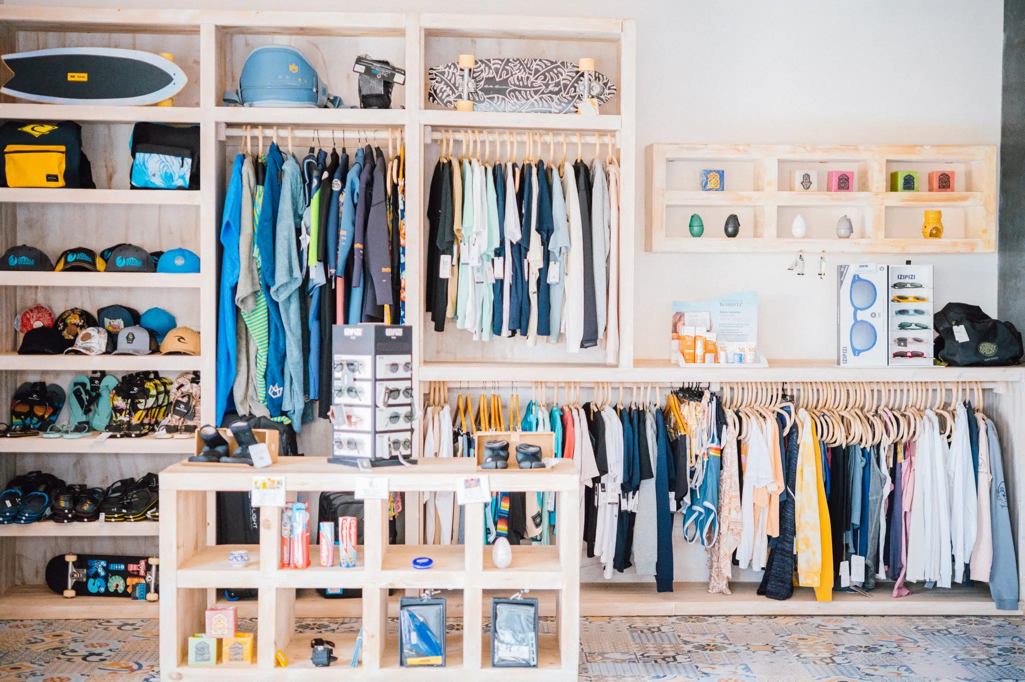 in Dakhla Evasion store are available caps, ponchos, t-shirts, board shorts